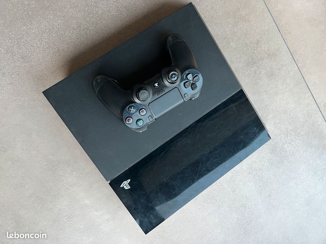 PlayStation 4 (image 5)