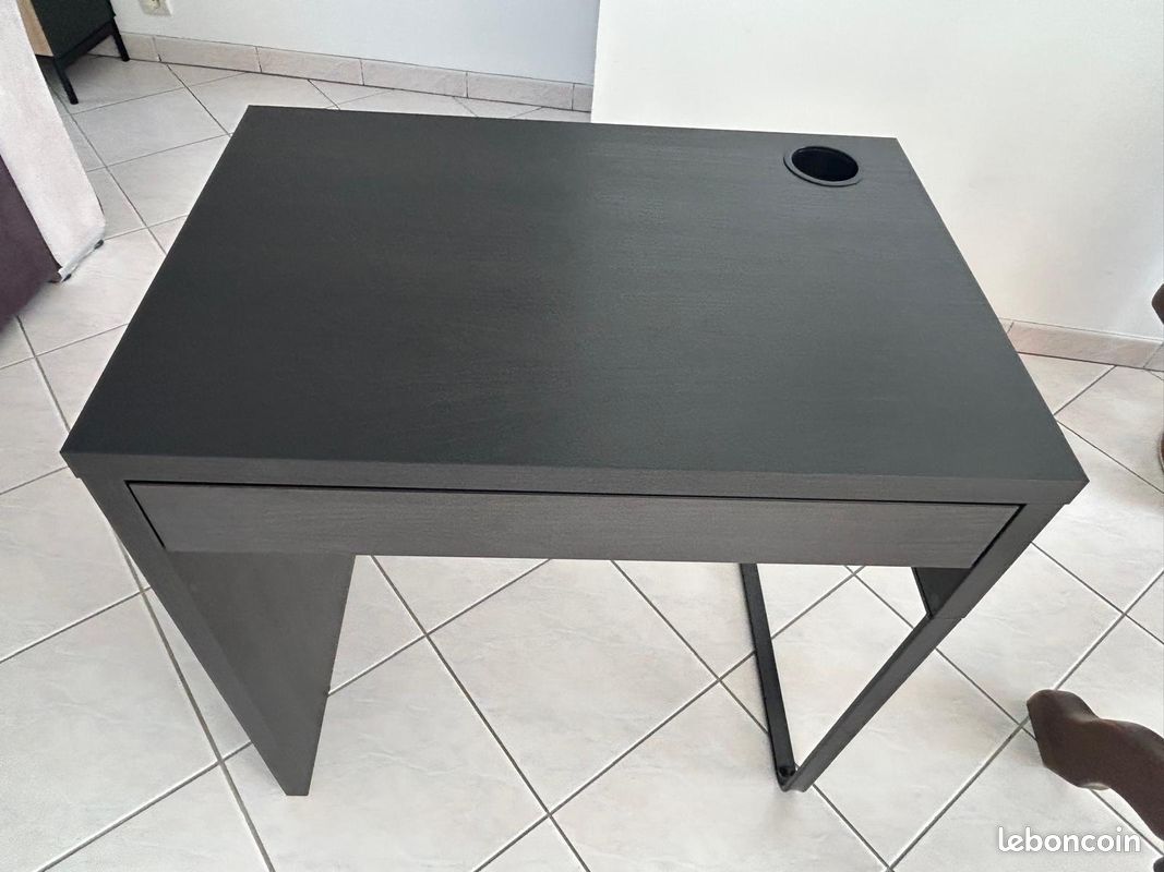 Bureau (image 1)