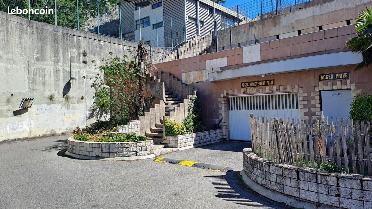 Parking 12 m² · à Chambéry · 12 m² · 96 €/mois