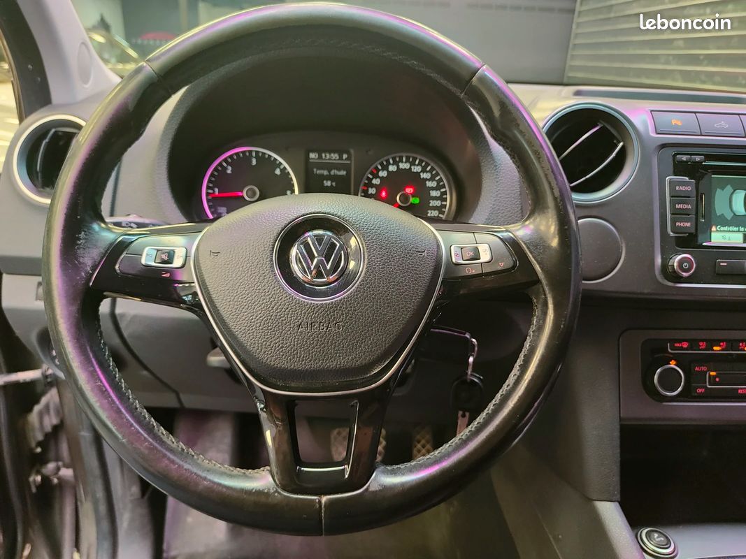 VOLKSWAGEN AMAROK HIGHLINE Double Cabine 2.0 BiTDi 180cv 4Motion - Historique d'entretien - Caméra - Attelage - Sièges chauffants en cuir - (image 18)