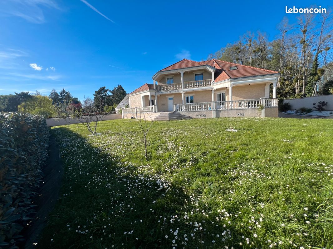 Maison 10 pièces 250 m² · à Nevoy · 250 m² · 355 000 €