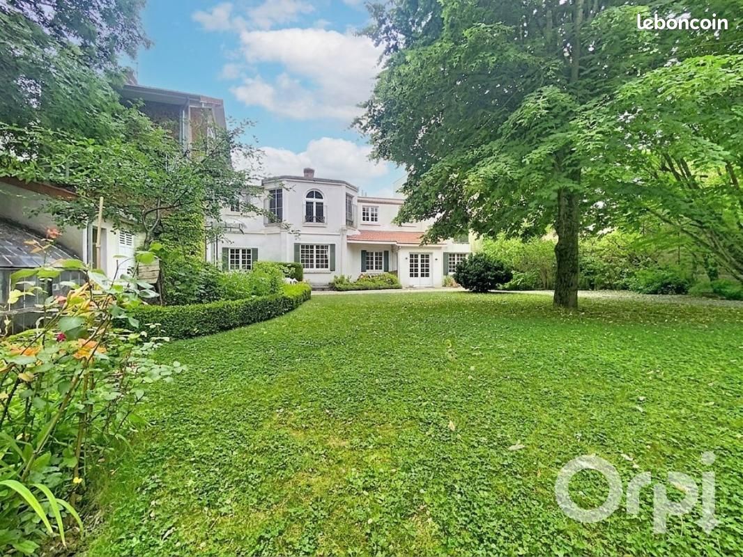 Maison 7 pièces 231 m² · à Clamart · 231 m² · 1 590 000 €