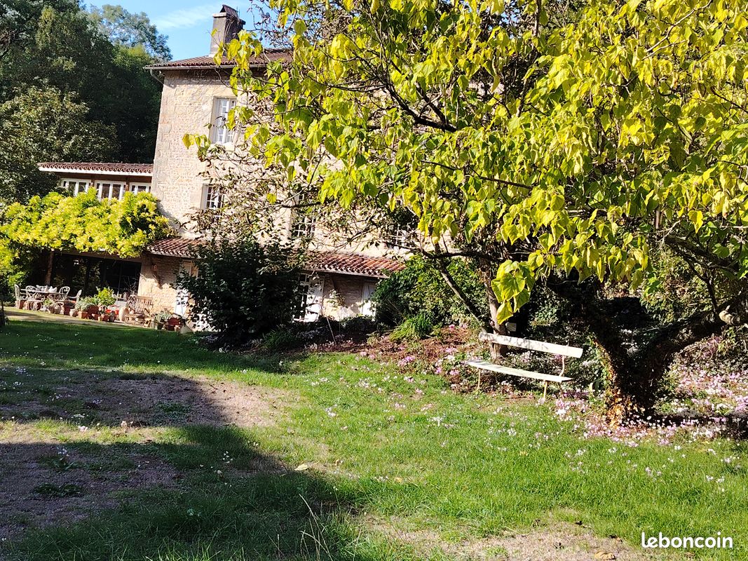Maison 8 pièces 360 m² · à Poitiers · 360 m² · 450 000 €