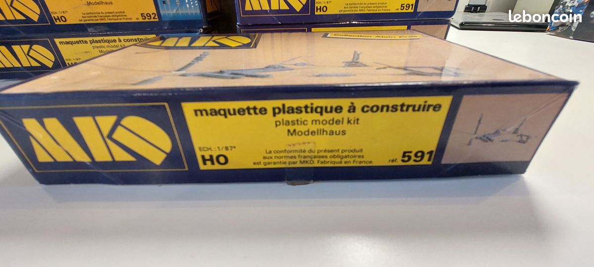 Modélisme HO - Le village français : Divers commerces et accessoires - MKD - Rue des Maquettes
