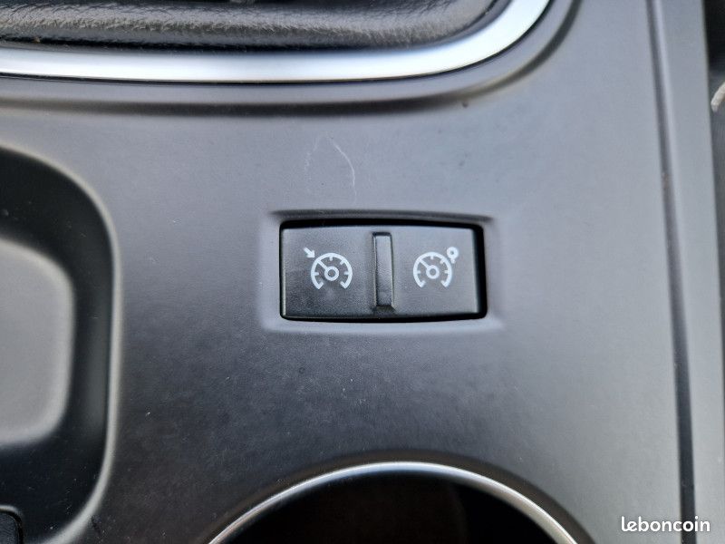 Renault MEGANE IV 1.2 TCE 130CH ENERGY LIMITED (image 17)