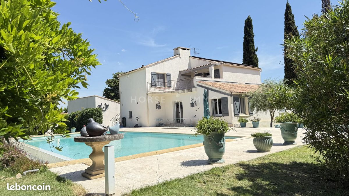 Maison 7 pièces 220 m² · à Bellegarde · 220 m² · 819 000 €