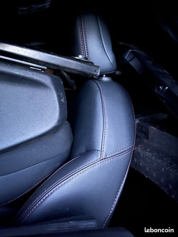 Intérieur Peugeot 2008 GT Line (image 3)