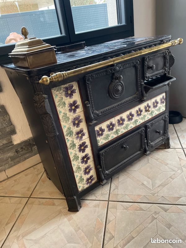Cuisinière en fonte et laiton (image 1)