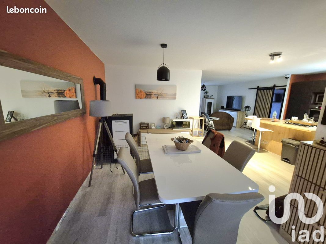 Propriété 6 pièces 100 m² - Chadurie 16250 (image principale 8)