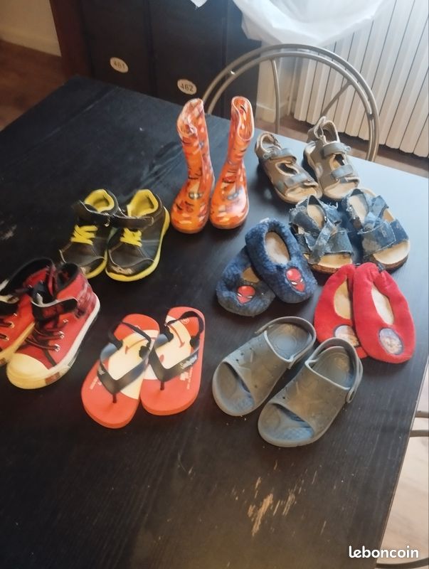 Lot de paires de chaussures garçon, pointure 24 Chaussures