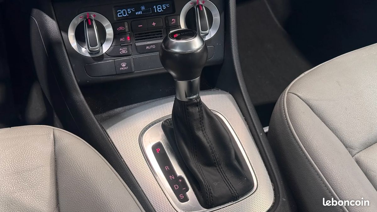 Audi Q3 2.0 TFSi 211ch Ambiente - Moteur à chaîne - Radar de recul - Climatisation bi-zones (image 16)