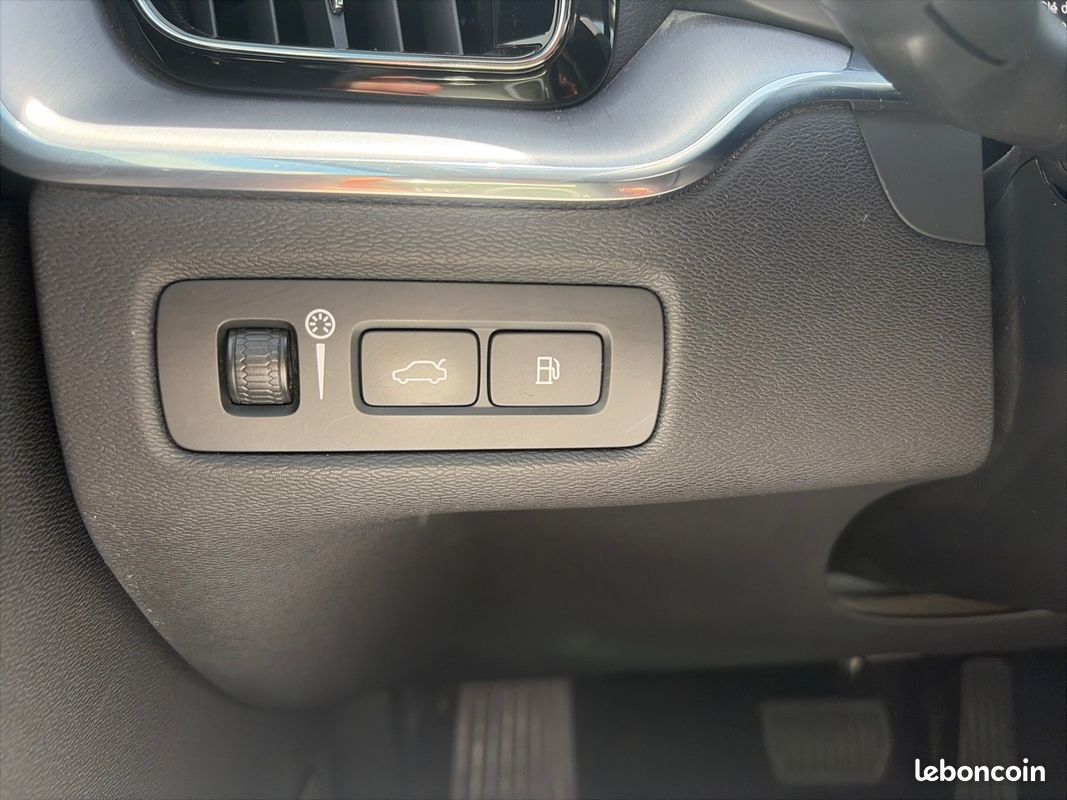 VOLVO XC60 T6 Recharge AWD 253 ch + 145 ch Geartronic 8 Inscription Business (image 9)