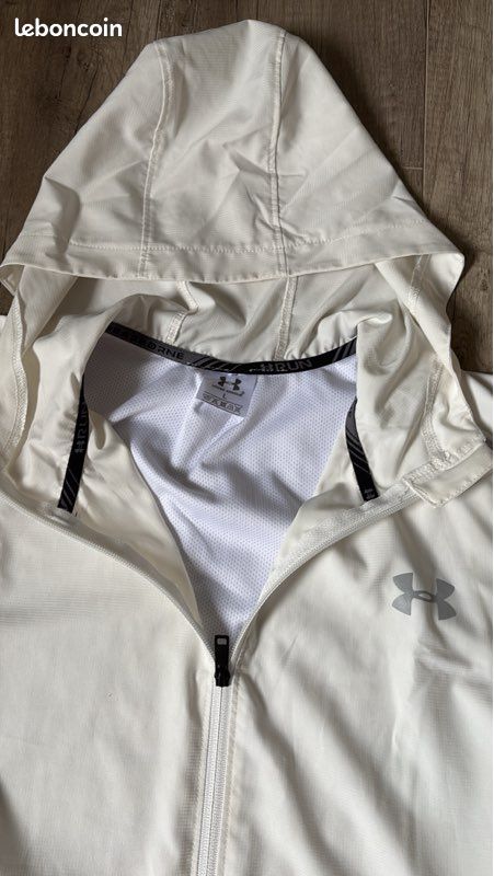 Running Under Armour (image 2)