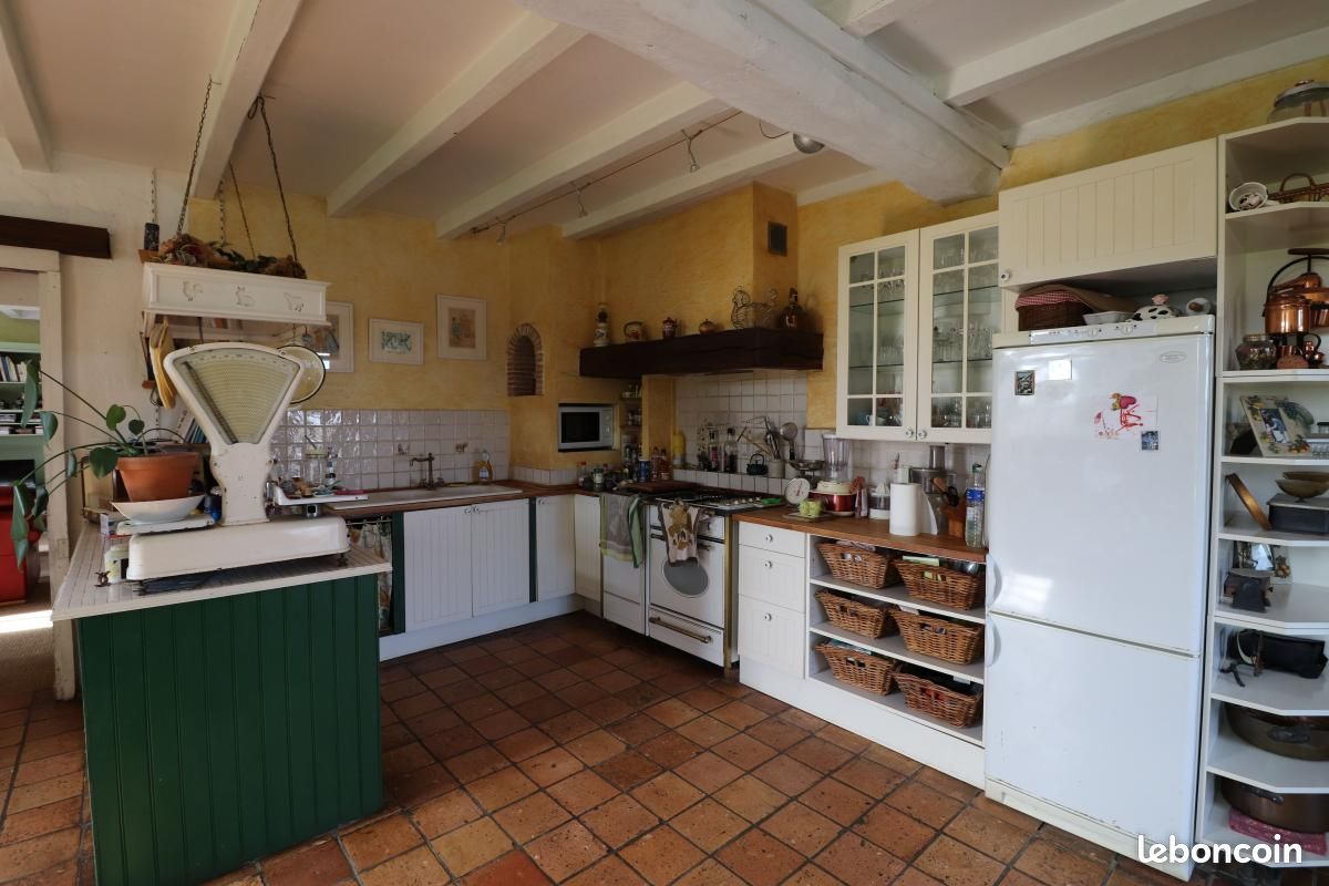 Propriété 8 pièces 300 m² - Lussant 17430 (image principale 16)