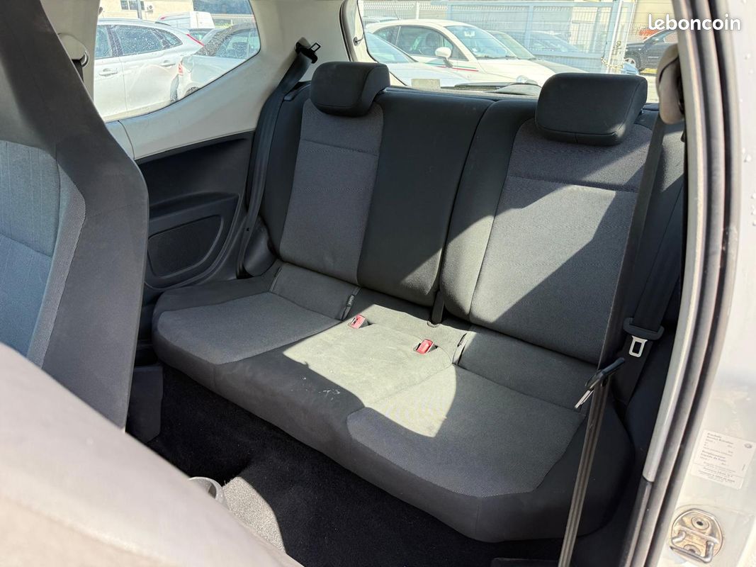Volkswagen UP 1.0 60CH BLACK UP 3P (image 6)