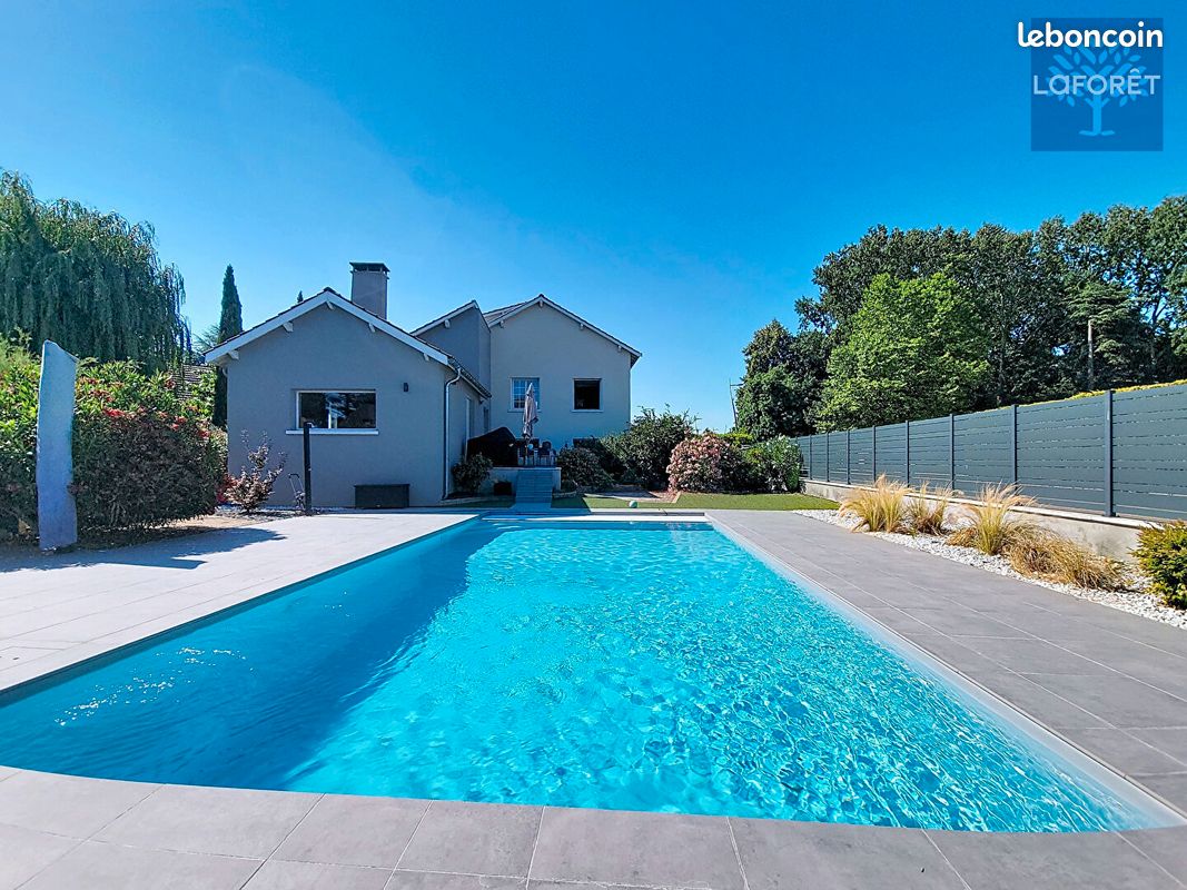 Maison 7 pièces 174 m² · à Charly · 174 m² · 2 500 €