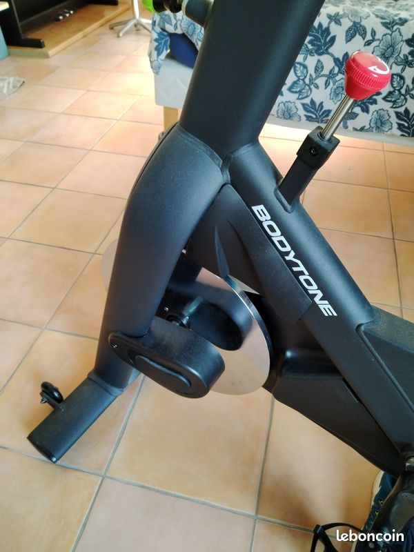 Vends A saisir vélo d'appartement haut de gamme (image 5)