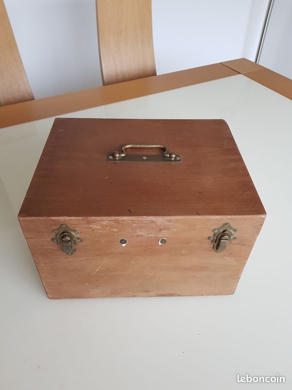 Coffret à pharmacie de médecin ancien (image 2)