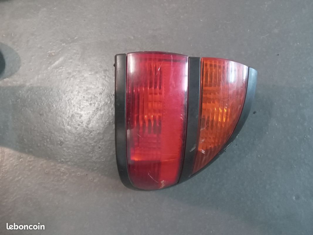 Feu Arrière Droit Occasion Pour Renault Laguna II Phase 2 - 1.9 DCI 120ch - Réf. 8200262668