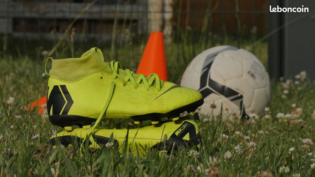 Chaussure crampons de foot Nike Mercurial jaune Sport Plein air