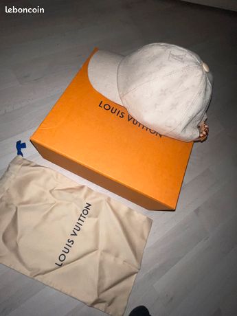 Bonnet, bob, béret Louis Vuitton d'occasion - Annonces accessoires et  bagagerie leboncoin