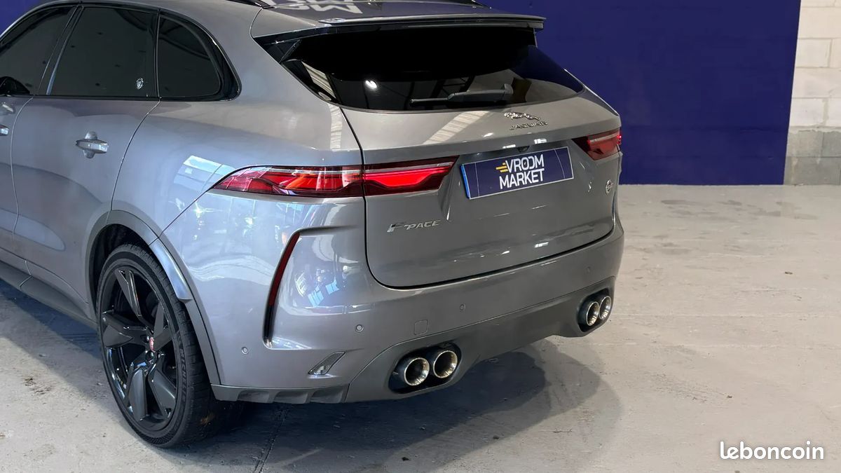 Jaguar F-Pace SVR 5.0 550ch 4x4 - Rare Phase 2 - Toit ouvrant - Son Meridian - Sièges AV/AR et volant chauffants (image 16)