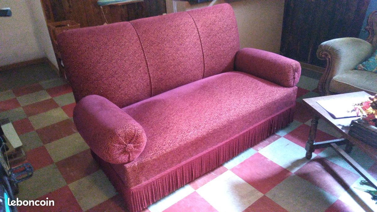 Canapé rouge (image 1)