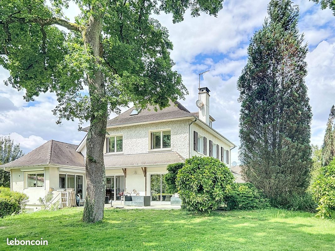 Maison 7 pièces 254 m² · à Artix · 254 m² · 269 000 €