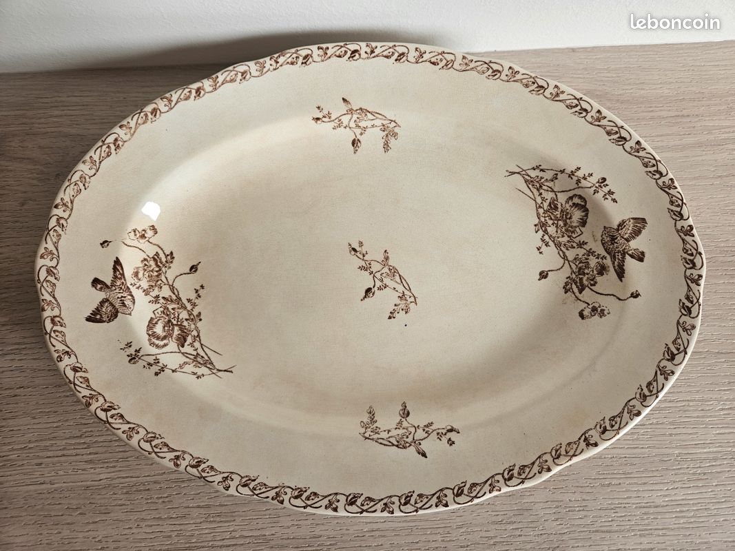 Ancien Plat De Service Lyon En Faïence – Décor Sépia Floral Avec Oiseau