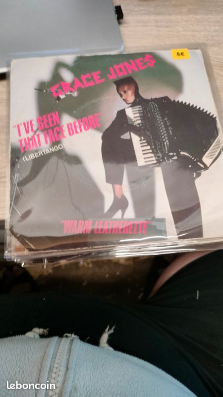 Vend vinyle 45 tour : Grace Jones (image 1)