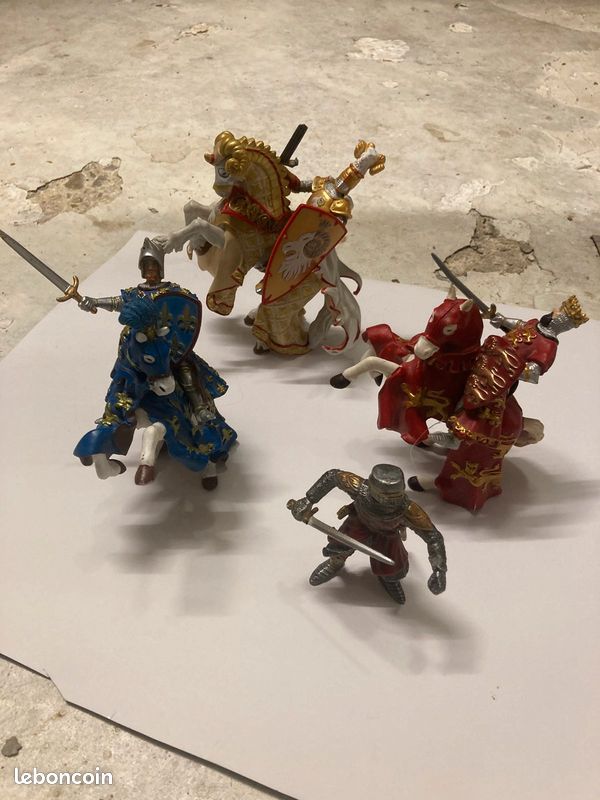 Chevalier miniatures (image 2)
