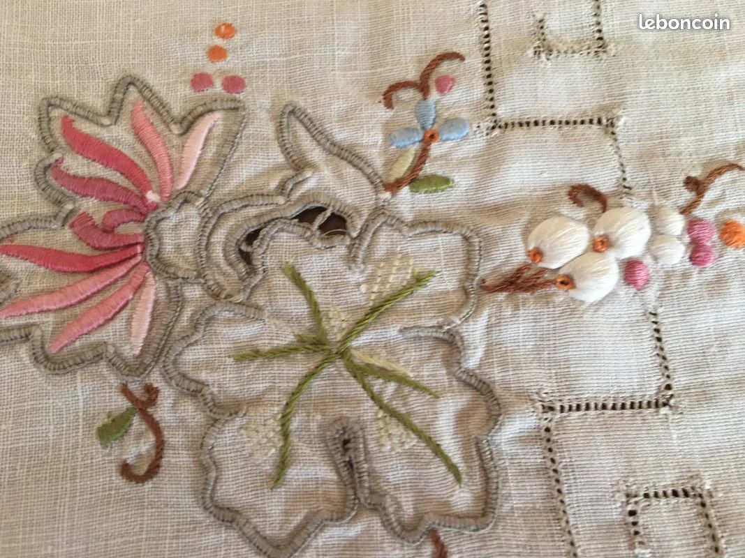Napperon ancien coton brodé fleurs des champs 47X33 (image 2)