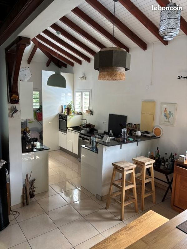 Maison 8 pièces 264 m² · à Ducos · 264 m² · 620 000 €