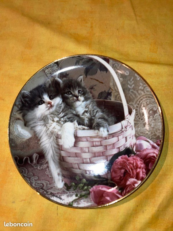 Assiette de collection en porcelaine numérotée « Chats » (image 1)