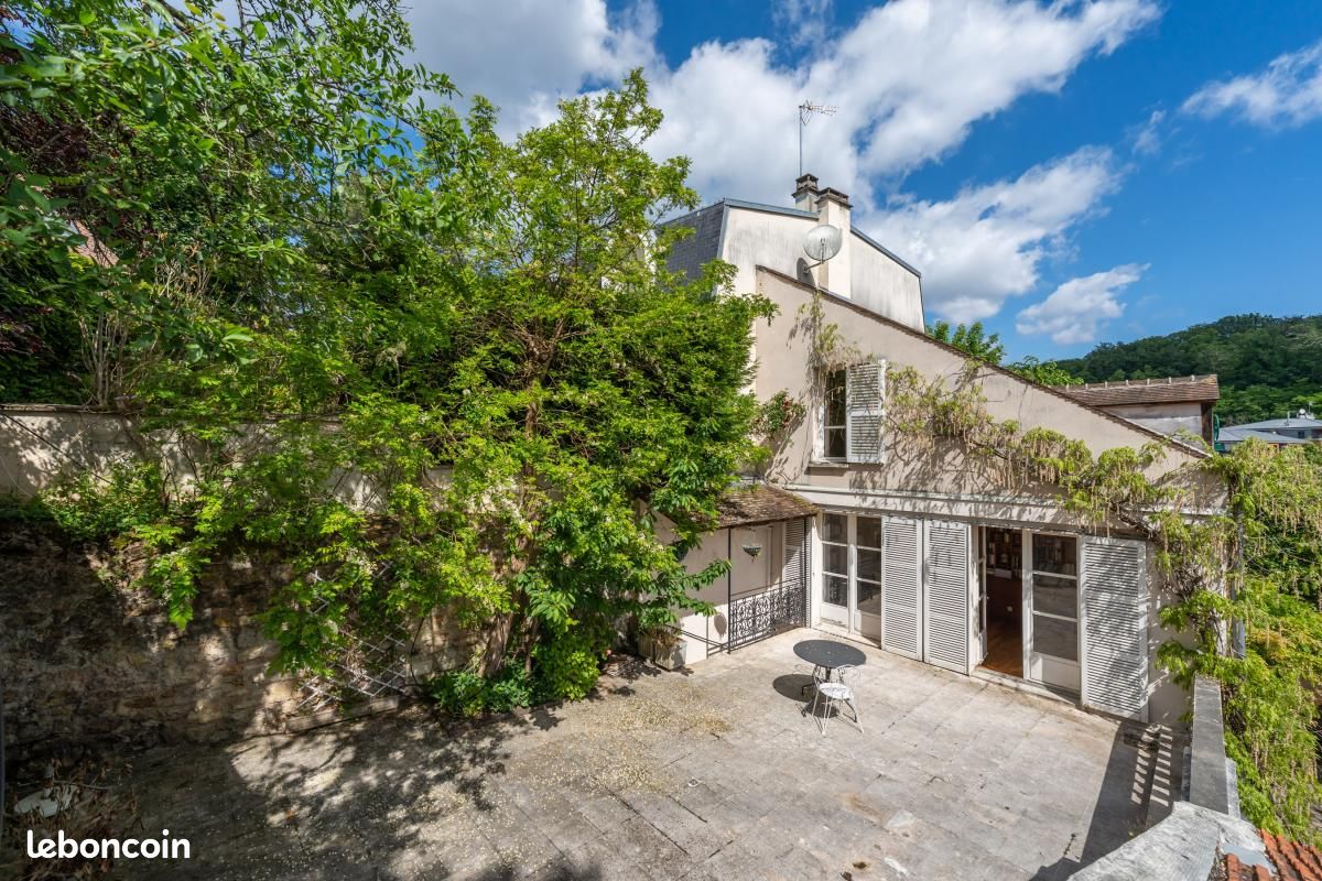 Maison 9 pièces 244 m² · à Ville-d'Avray · 244 m² · 1 690 000 €