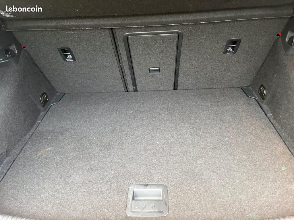 VOLKSWAGEN GOLF VII GTI 2.0 220ch / CarPlay sans fil / Bluetooth / 5 portes / Radars / AutoHold / Feux automatiques (image 7)