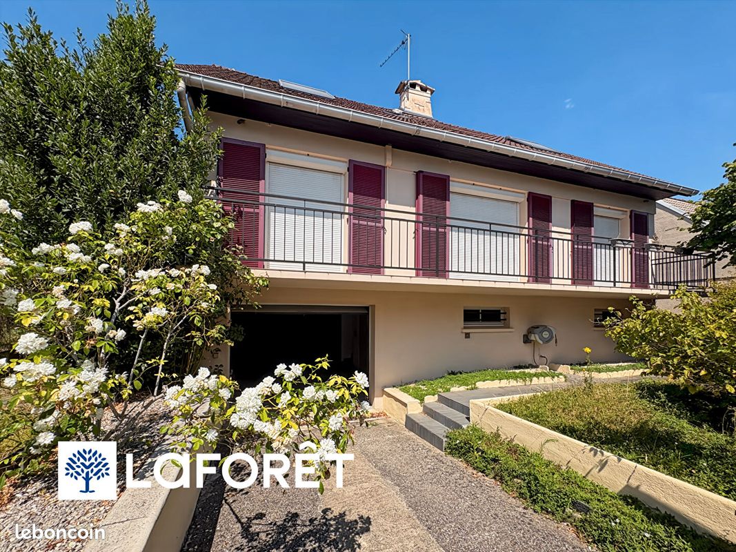 Maison 8 pièces 137 m² · à Villiers-sur-Orge · 137 m² · 1 950 €