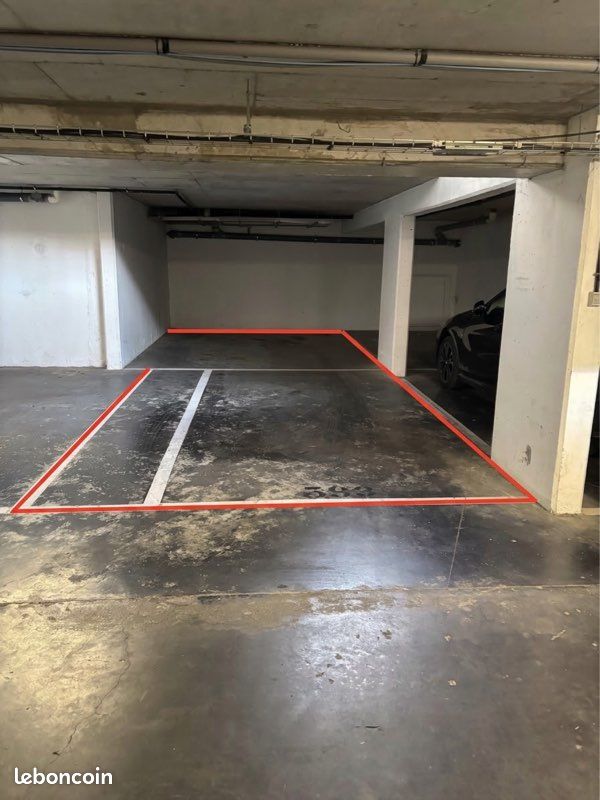 Double place de parking en enfilade · à Le Plessis-Robinson · 170 €/mois
