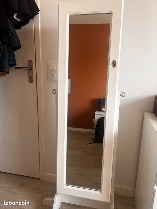 Meuble à bijoux sur pied (image 1)
