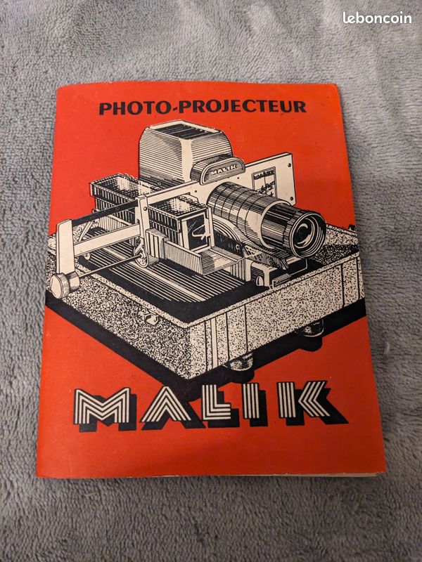 ANCIEN PROJECTEUR DIAPOSITIVES MALIK Bell & Howell Métal + Malle Vintage #B925 EUR 74,92 - FR