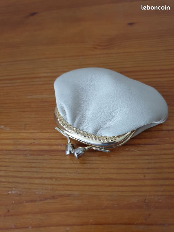 Porte monnaie bourse vintage en cuir blanc fermoir métal doré 7x9