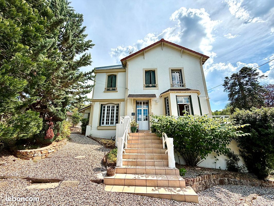 Maison 7 pièces 136 m² · à Néris-les-Bains · 136 m² · 250 000 €