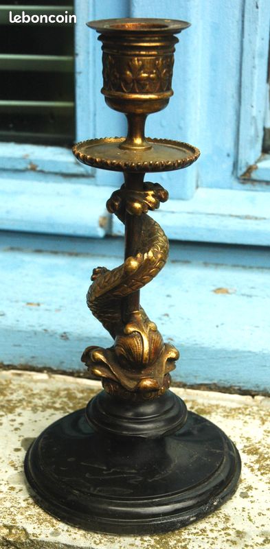 Deux Bougeoirs Baroques En Porcelaine Craquelée Et Bronze – Style Antique