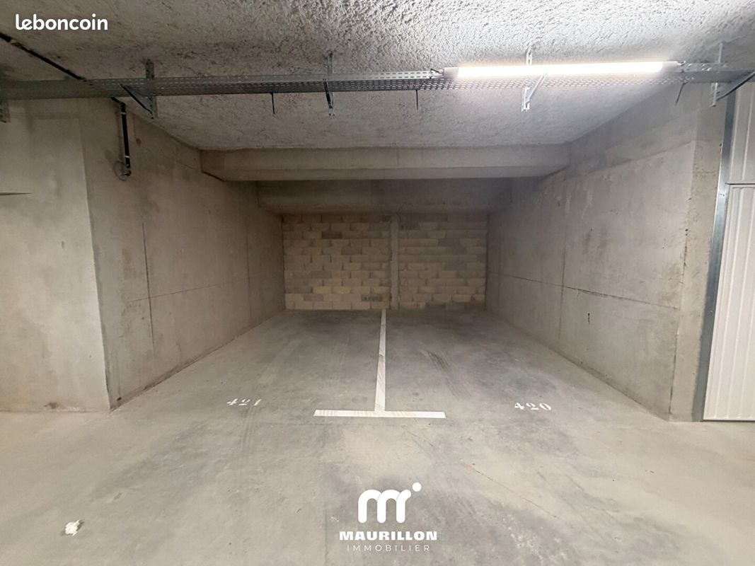 Parking 13 m² · à Pertuis · 13 m² · 100 €/mois