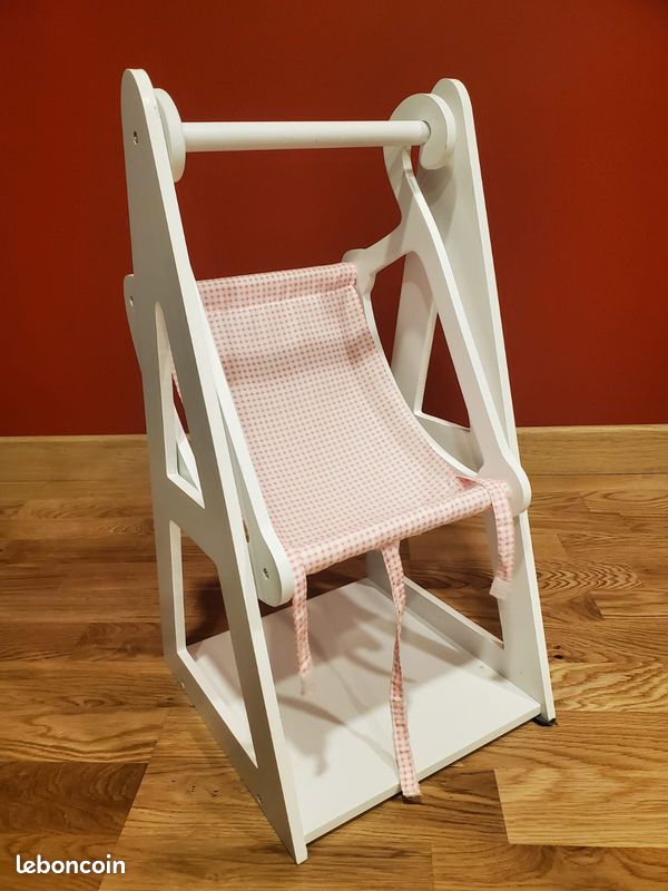 Chaise balancelle en bois pour poupon (image 1)
