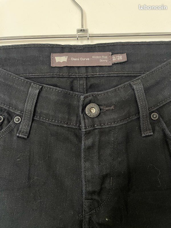 Jean Noir Pour Femme Levi's - Coupe Demi Curve (Straight) - Taille 40 - Occasion Très Bon état
