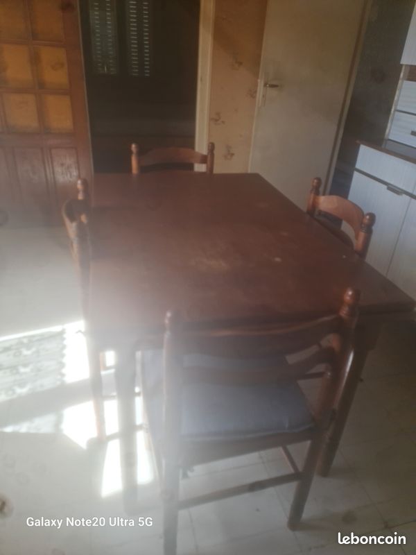 Tables et chaises (image 1)