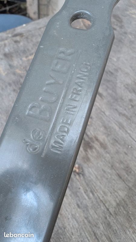 Poêle Marque De Buyer 28cm en pure fonte (image 2)