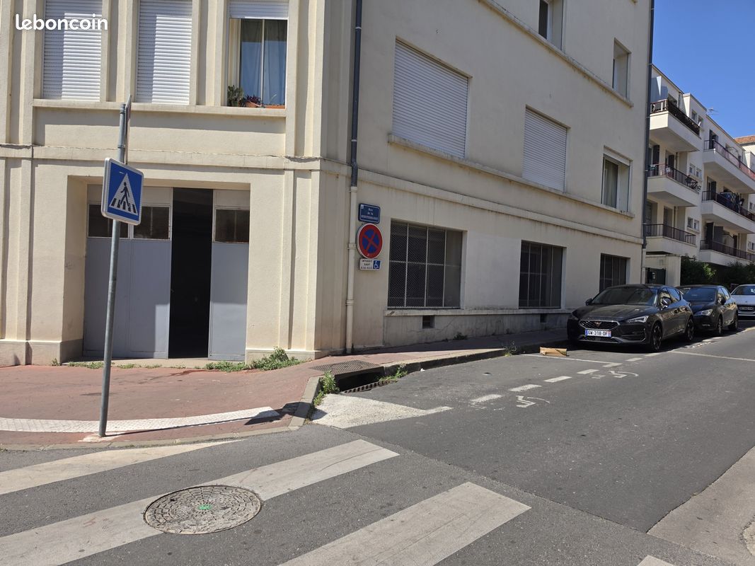 Parking 143 m² · à Montpellier · 143 m² · 295 000 €