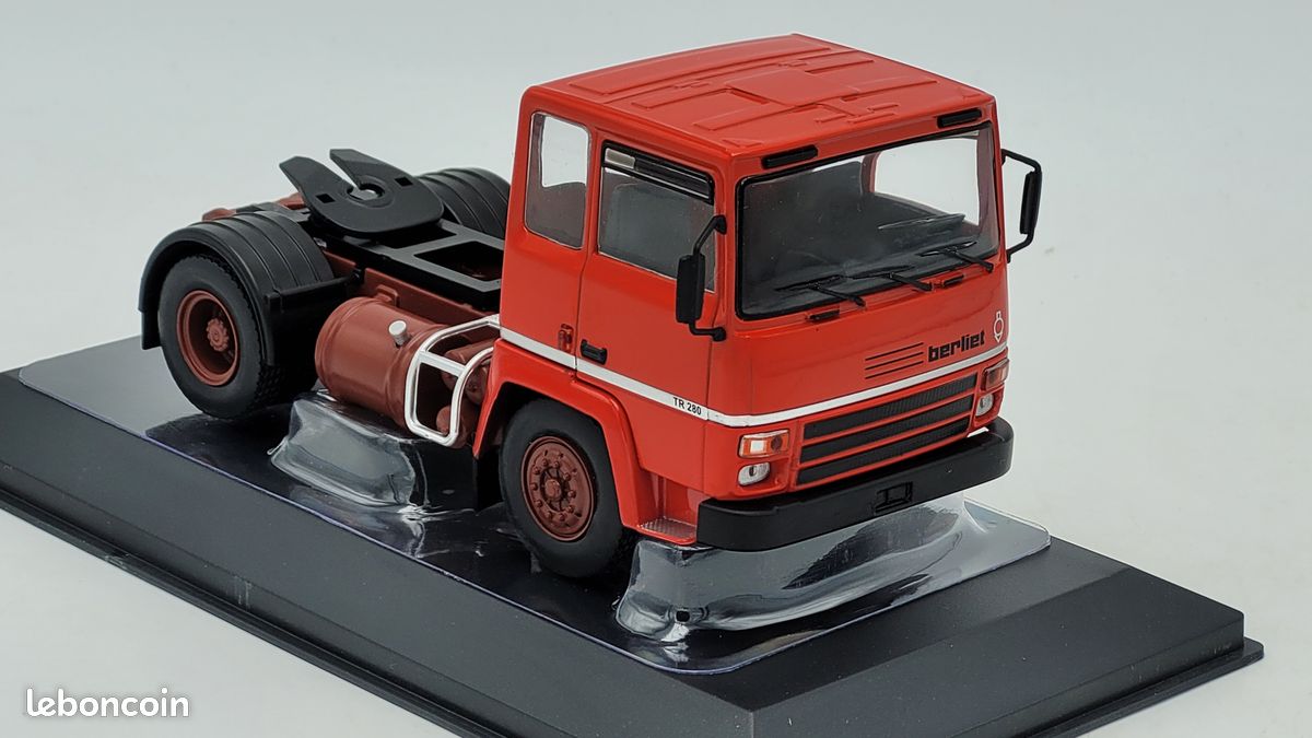 Ixo - Camion WHITE 7400 1960 rouge réf. TR170 NBO Neuf 1/43